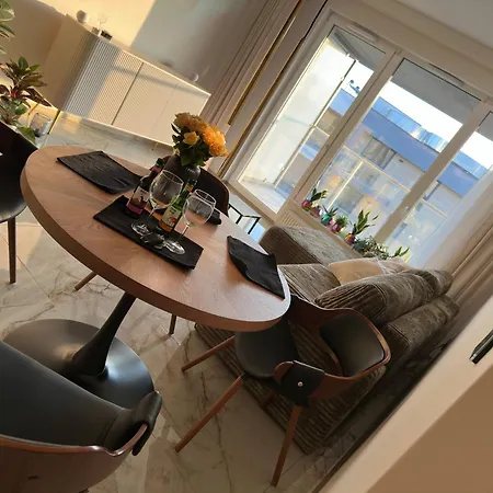 Wood & Stone Apartment Gdansk